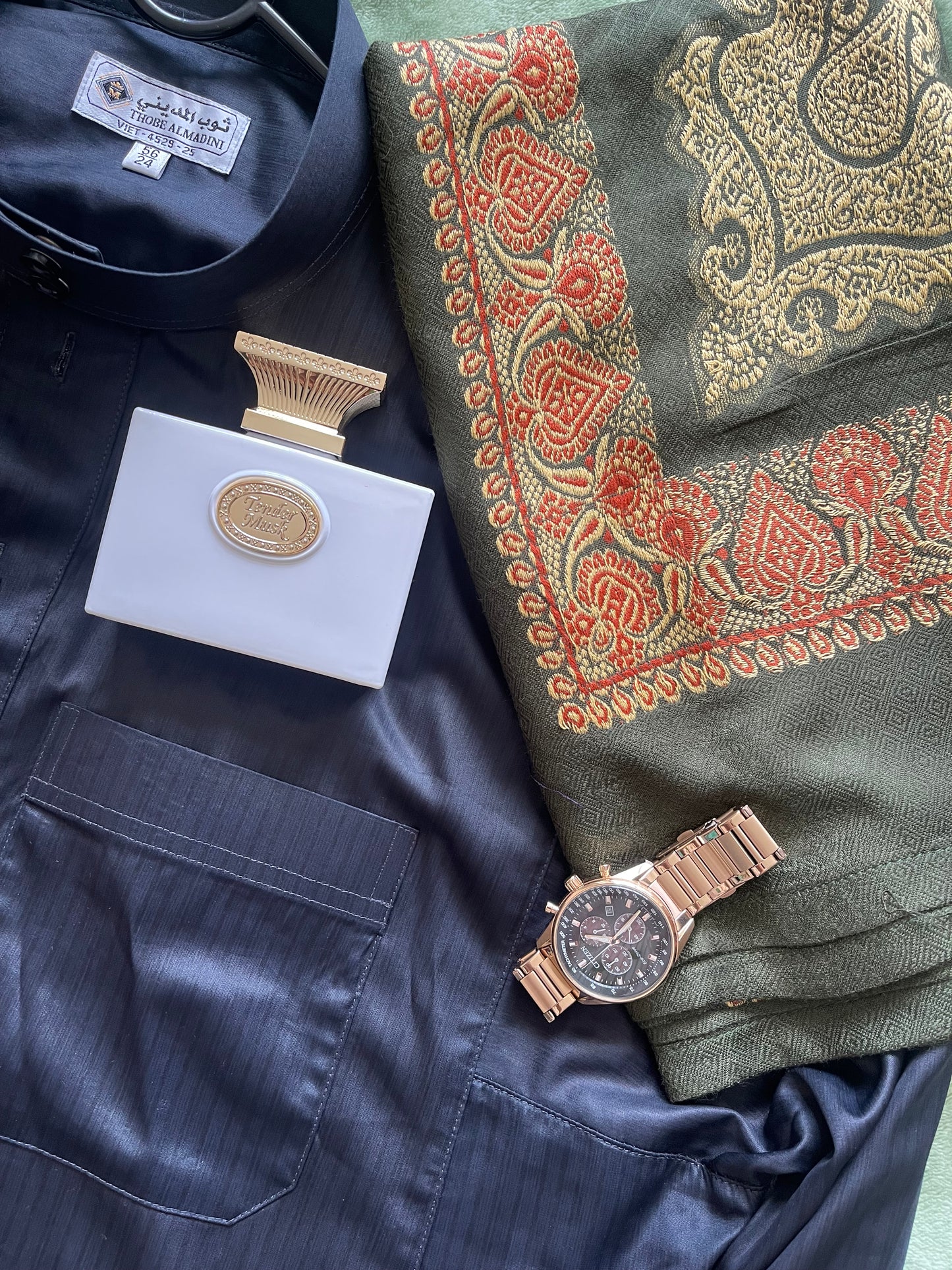 Bundle Emirati Thobe & Yemini Shemagh.